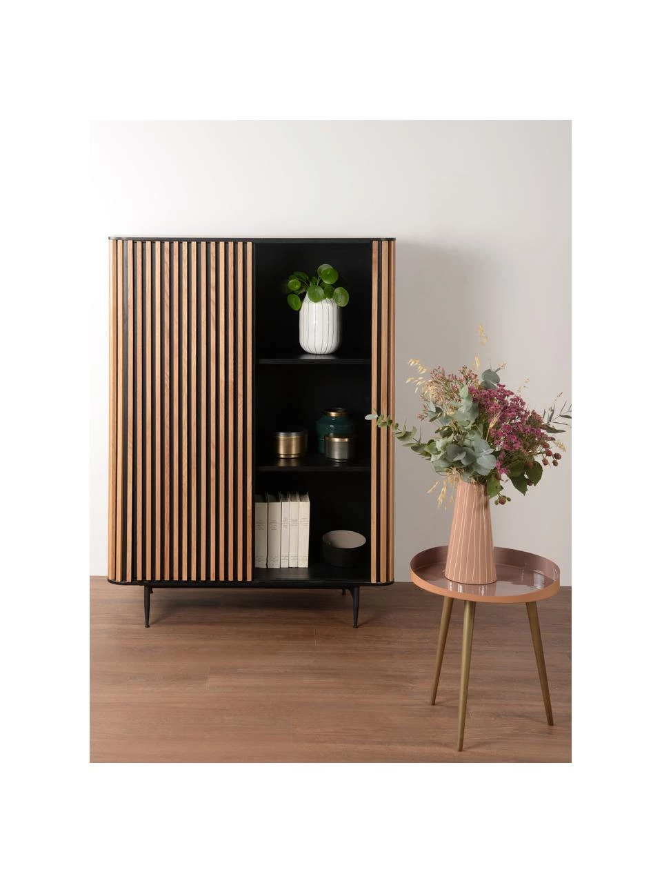 Highboard Linea mit Schiebetür und geriffelter Front, B 98 x H 135 cm 2 Highboard Linea mit Schiebetür und geriffelter Front, B 98 x H 135 cm – Bild 2