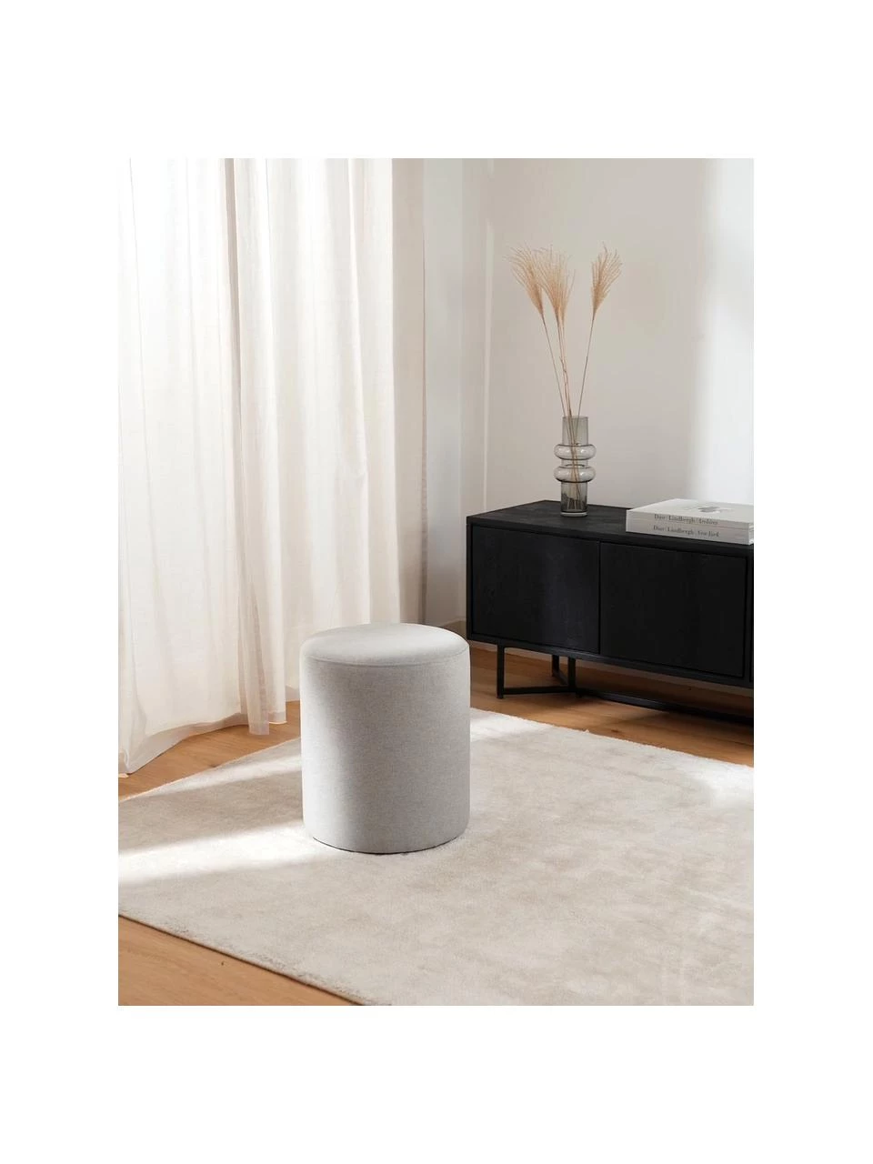 Westwing Collection Hocker Daisy in Hellgrau, Ø 38 x H 45 cm 2 Westwing Collection Hocker Daisy in Hellgrau, Ø 38 x H 45 cm – Bild 2