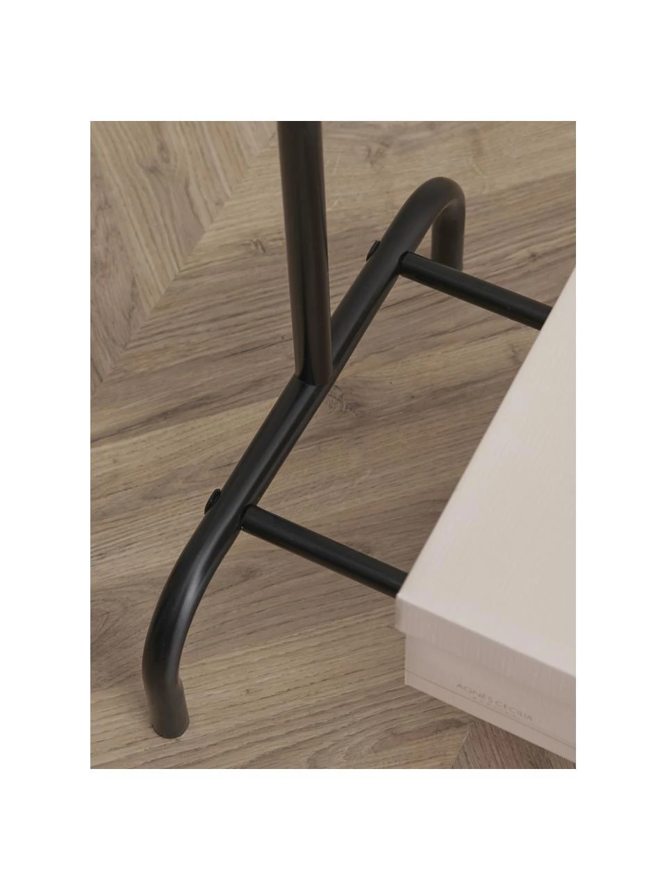 Kleiderständer Industri aus Metall in Schwarz, B 110 x H 131 cm 4 Kleiderständer Industri aus Metall in Schwarz, B 110 x H 131 cm – Bild 4