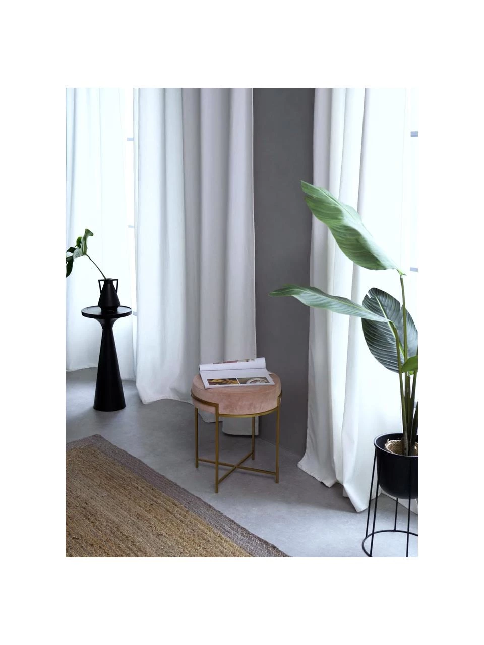 Westwing Collection Samt-Hocker Madeleine mit Metallgestell in Rosa, Ø 40 x H 45 cm 4 Westwing Collection Samt-Hocker Madeleine mit Metallgestell in Rosa, Ø 40 x H 45 cm – Bild 4