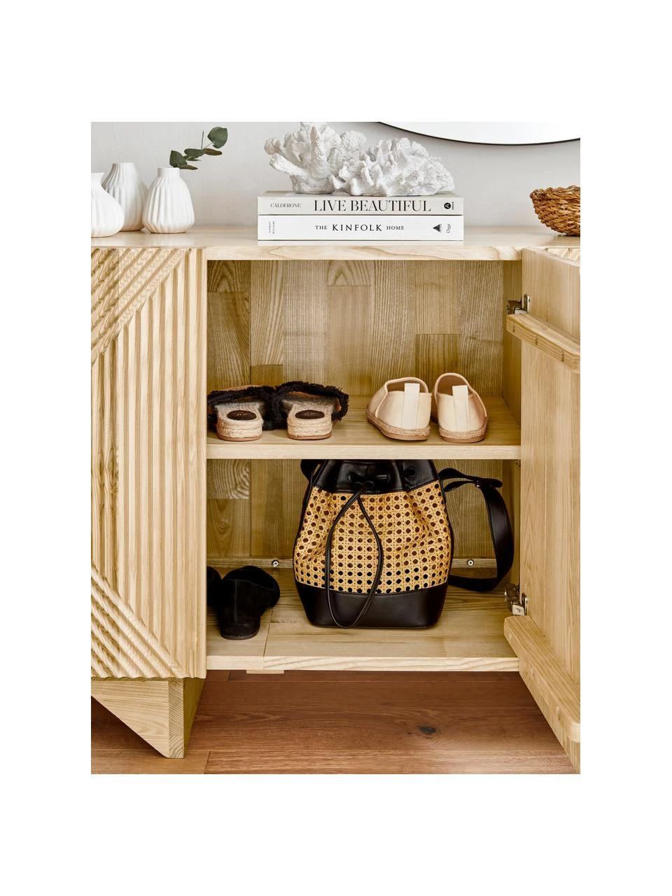 Westwing Collection Sideboard Louis aus Massivholz mit Türen, B 177 x H 75 cm 3 Westwing Collection Sideboard Louis aus Massivholz mit Türen, B 177 x H 75 cm – Bild 3