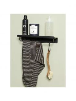 Westwingnow Geschaft -Westwingnow Geschaft Wandregal Bow mit Kleiderstange aus Metall 1