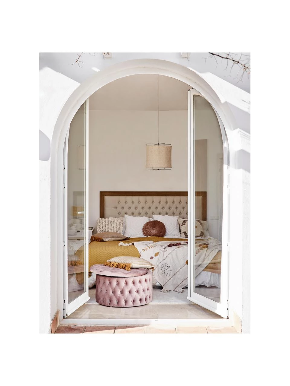 Westwing Collection XL Samt-Hocker Chiara mit Stauraum in Rosa, Ø 70 x H 42 cm 3 Westwing Collection XL Samt-Hocker Chiara mit Stauraum in Rosa, Ø 70 x H 42 cm – Bild 3